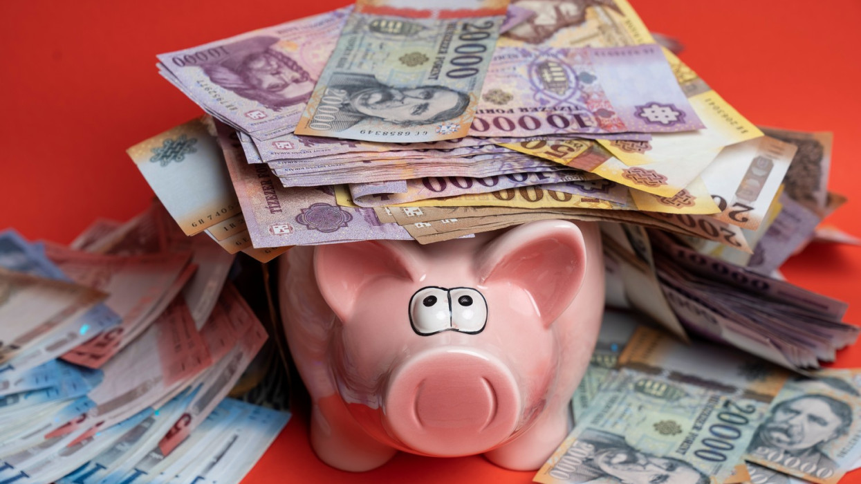 Sok mikro- és kisvállalkozás örülhet: akár 150 millió Ft támogatást is kaphatnak