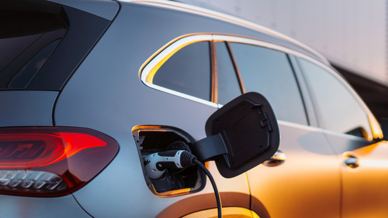 Még pályázható az elektromos autó támogatás, de fogy a keret