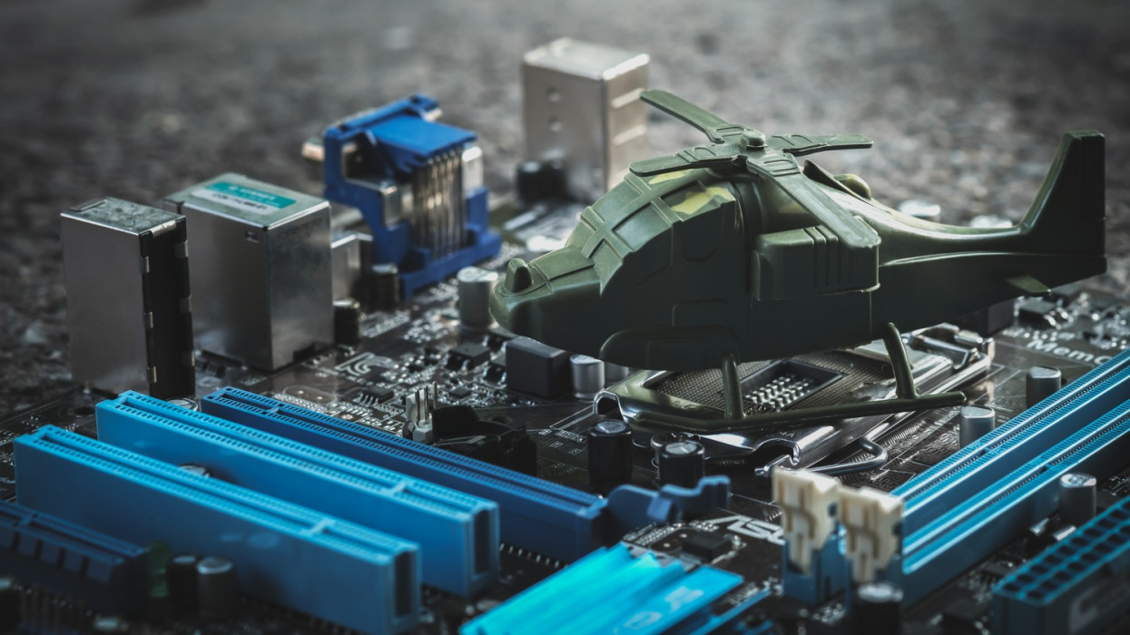 Pajzsra fel: akár 500 millió Ft digitális K+F-re a védelmi iparban